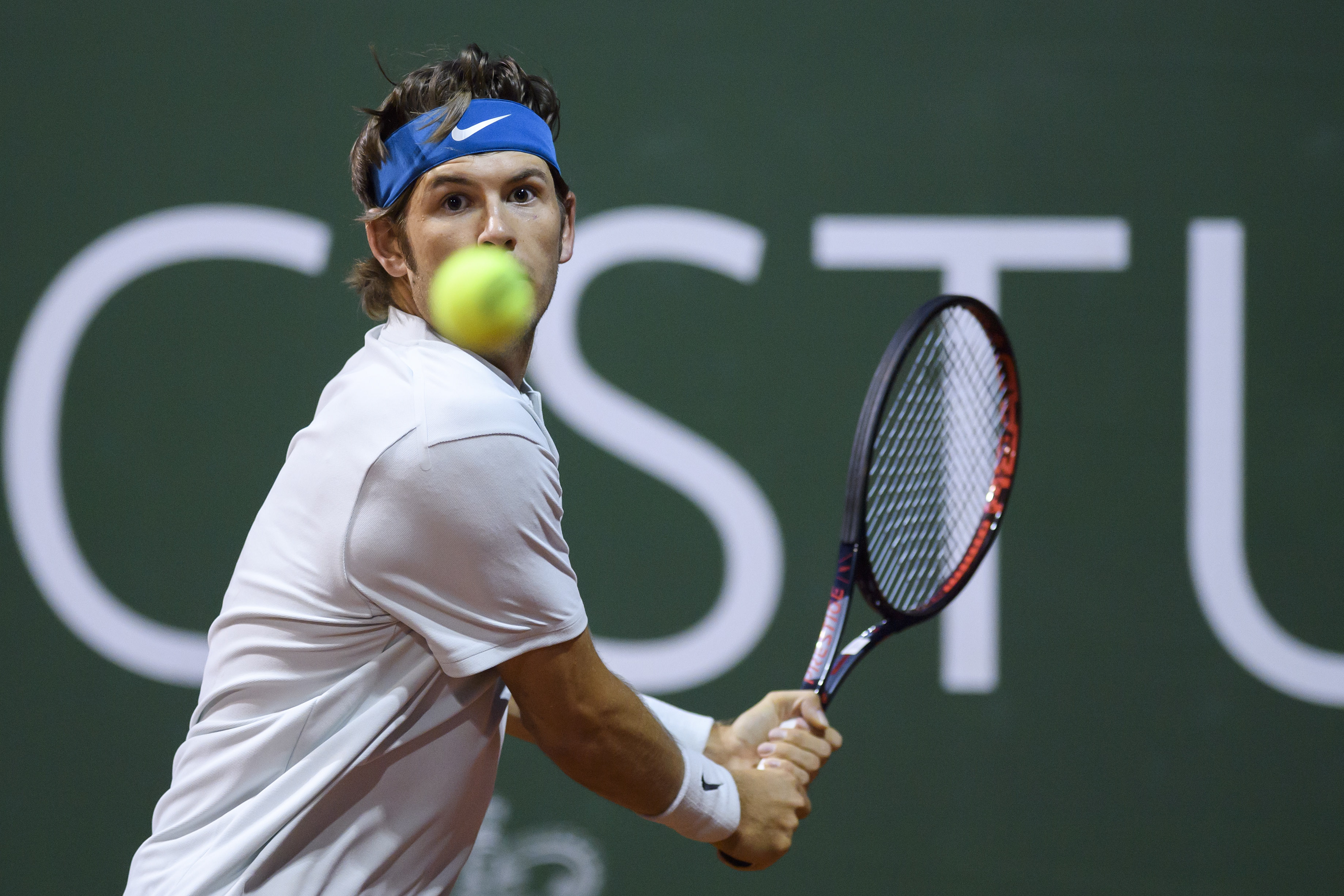 世界网球队鏖战英国网球队，瓦林卡一己之力扛起全队的简单介绍