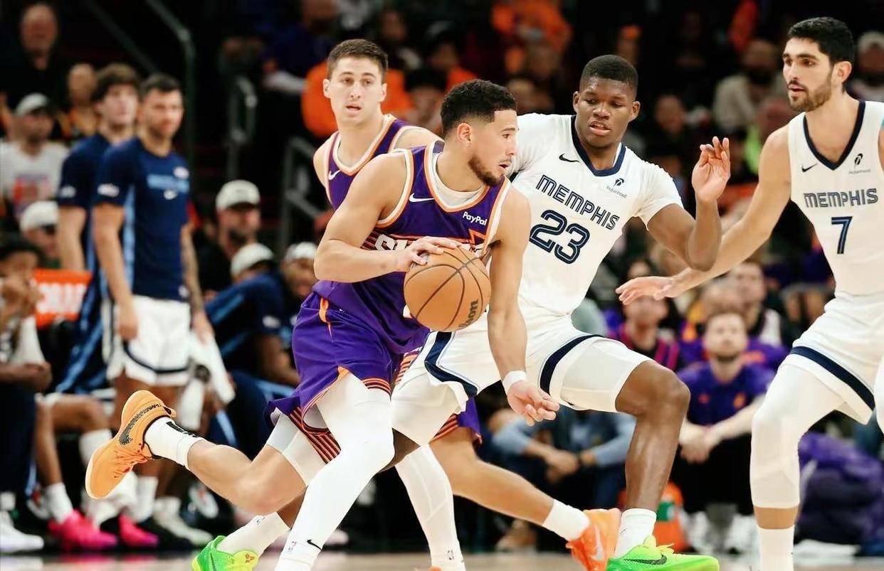 湖人完胜鹈鹕，莫兰特统治全场