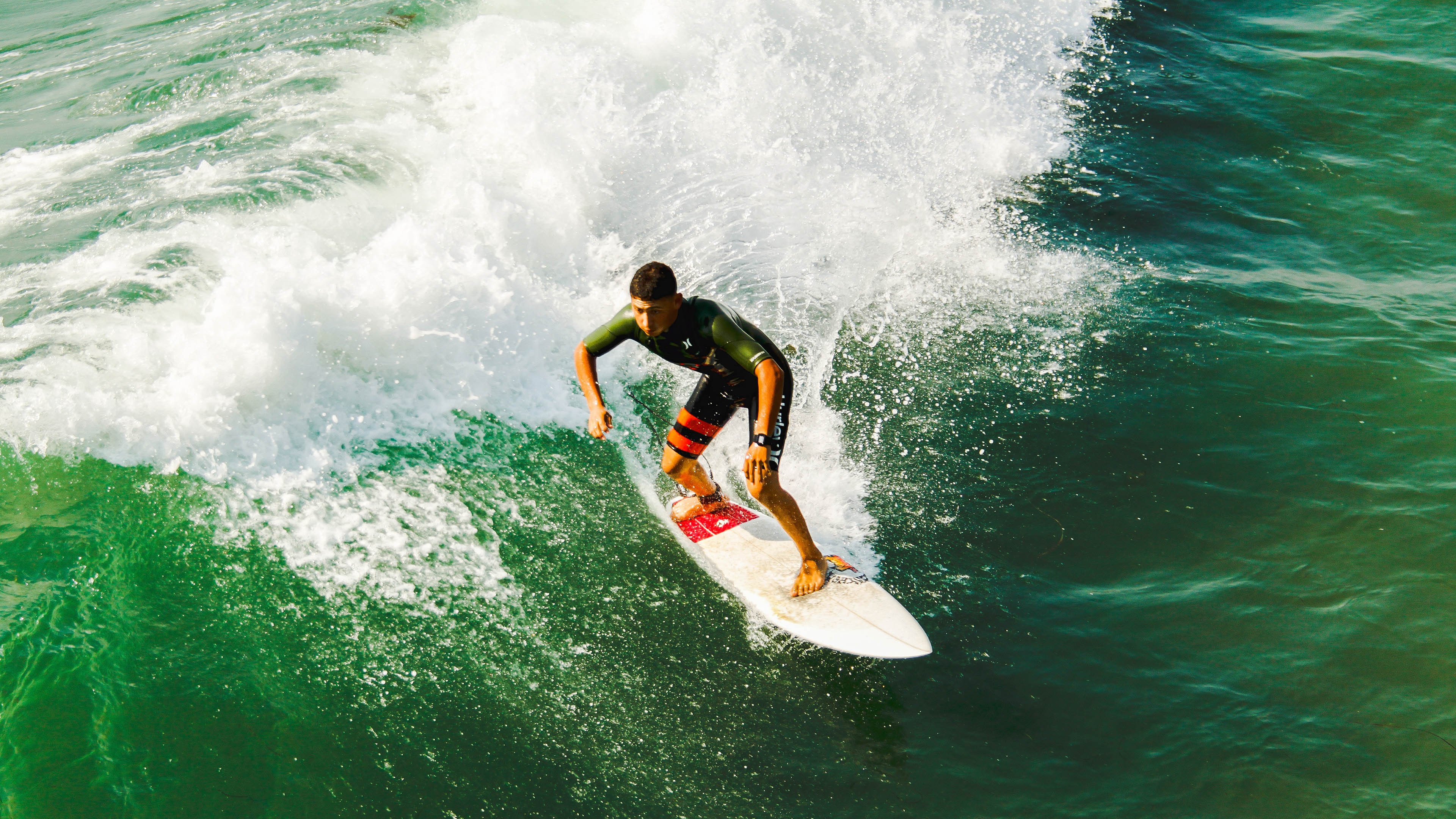 双线传奇,东方与西方的荣耀之战